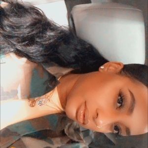 Meet your Posher, Tee tee